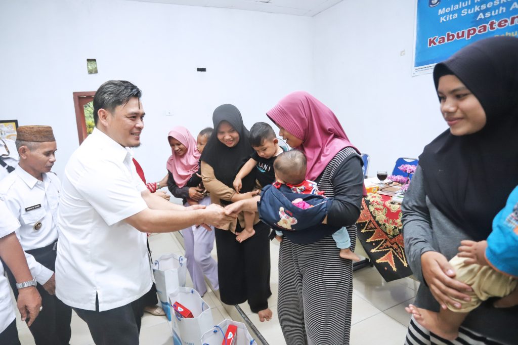 Sinergi Atasi Stunting, Pemkab Bersama Bank Sumsel Babel Serahkan Makanan Tambahan Bergizi