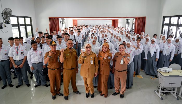 Jadi Narsum MPLS di SMKN1, Pj Wali Kota Pangkalpinang Beri Motivasi ke Siswa Baru