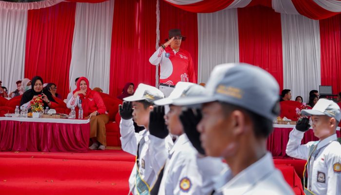 Masyarakat Padati Jantung Kota Pangkalpinang Saksikan Pawai, Pj Wako Budi Utama Pesankan Kebangkitan UMKM