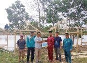 Dukung Pengembangan Wisata Bebek Air di Desa Gemuruh, PT Timah Wilayah Kundur Serahkan Bantuan Pembangunan Dermaga