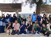 Mahasiswa UNMUH Babel Aksi Bersih Pantai Kuala