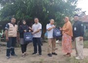 Peduli Warga Terdampak Banjir di Desa Belo Laut, PT Timah Serahkan  Paket Sembako