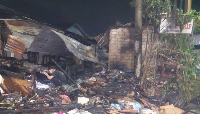 Percikan Api dari Motor Diduga Sebabkan Kebakaran, Dua Kios di Jalan Jembatan 12 Ludes Dilalap Api