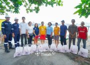 PT Timah Serahkan Bantuan Paket  Sembako untuk Warga Terdampak Banjir di Desa Lumut