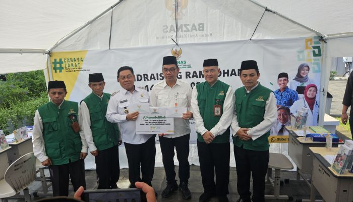Pj Wali Kota Pangkalpinang Tunaikan Zakat di Fundraising Baznas