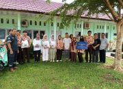 Kolaborasi dengan SMA Negeri Simpang Teritip, PT Timah Salurkan Bantuan Paket Sembako untuk Anak Yatim dan Piatu