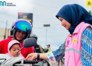 Berbagi di Bulan Ramadan, Srikandi PLN Babel Bagi Takjil