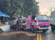 Mobil Ertiga Oleng Tabrak Truk, Supir Diduga Mengantuk