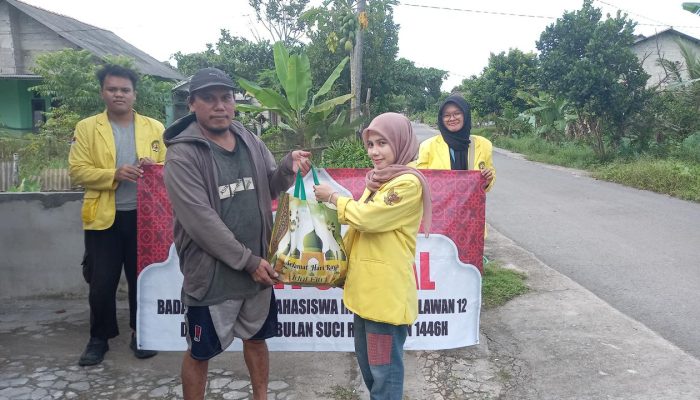 Wujud Bakti Sosial Perkuat Nilai Toleransi & Kebersamaan kepada Masyarakat, BEM Institut Pahlawan 12 Babel Bagikan Sembako