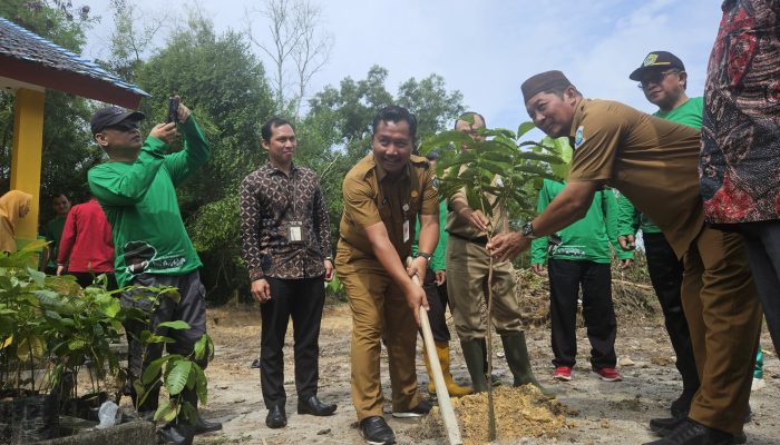 Peringatan Hari Bumi ke-55, Kepala DLH Pangkalpinang Partisipasi Program Kemenag Penanaman Satu Juta Pohon Matoa
