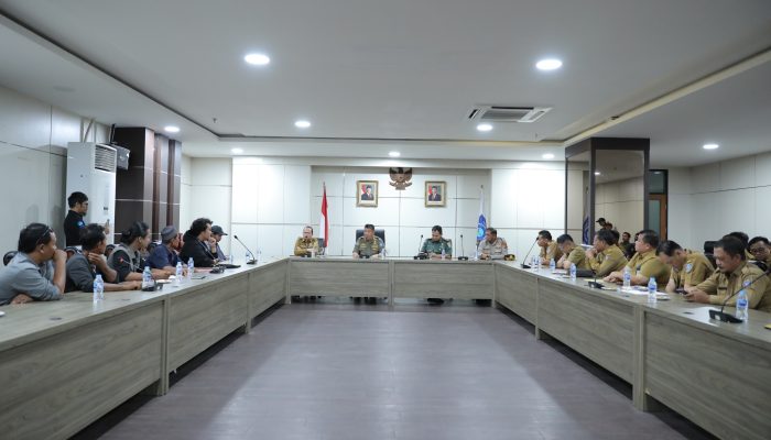 Didatangi Belasan Warga Beriga, Gubernur Hidayat Arsani Teruskan Tuntutan ke Kementerian