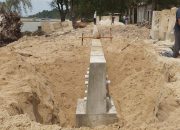 Cegah Abrasi dan Dukung Destinasi Wisata di Karimun, PT Timah Pasang Penahan Abrasi di Pantai Pongkar