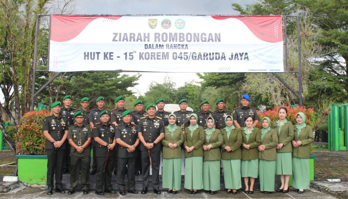 Rangkaian Peringatan HUT ke-15 Korem 045/Gaya, Danrem Pimpin Ziarah ke TMP Pawitralaya