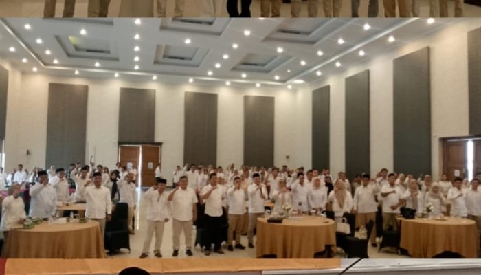 Diberi Kartu Anggota Kader Partai, Molen: Gerindra Adalah Rumah Lama Saya