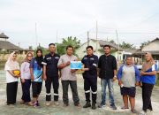 Dukung Peningkatkan Fasilitas Olahraga Masyarakat, PT Timah Serahkan Bantuan Perbaikan Lapangan Voli di Desa Rias