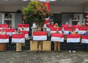 Semarak Kemerdekaan! Kesbangpol Babel Bagikan 300 Bendera Merah Putih untuk Bangkitkan Nasionalisme