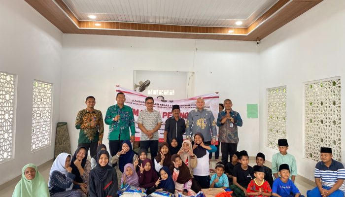 Sambut HUT ke-80 RI, Kantor Imigrasi Babel Bersama Kanwil Ditjenim Babel Gelar Bakti Sosial