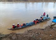 Mengarungi Sungai, Tim ERG PT TIMAH Tbk Antarkan Bantuan Logistik untuk Warga Kampung Sekumur di Aceh Tamiang