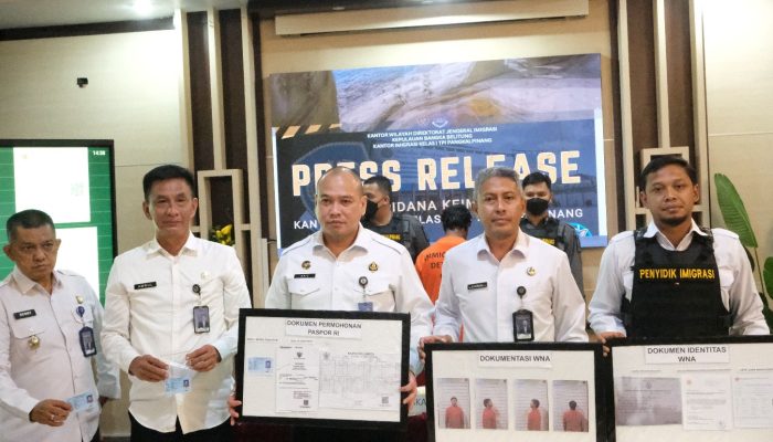 Kanwil Ditjen Imigrasi Kepulauan Bangka Belitung Tegaskan Komitmen Penegakan Hukum melalui Konferensi Pers Kasus Keimigrasian