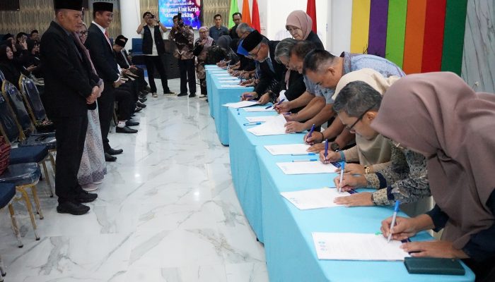 Rektor UBB Lantik Dosen dengan Tugas Tambahan PPPK Paruh Waktu dan Pegawai Baru Tahun 2026