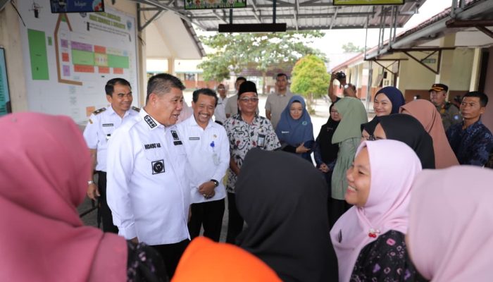 Gubernur Hidayat Arsani Tegaskan Pendidikan Fondasi Masa Depan Babel Saat Kunjungi SMAN 1 dan SMKN 1 Belinyu