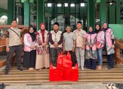YBM PLN Berbagi Berkah Ramadan 1447 H, Takjil Dibagikan untuk Jamaah Masjid dan Pengendara di Tanjungpandan