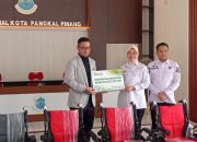 Wawako Dessy Ayutrisna Serahkan 7 Kursi Roda Dari CSR BSB Syariah Pangkalpinang