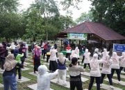 Di Bawah Rindangnya Pepohonan, PT TIMAH Ajak Masyarakat Hidup Sehat Lewat Senam Bersama