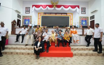 Pimpinan DPRD Babel dan Gubernur Temui Mahasiswa UBB yang Berdemo di DPRD Babel