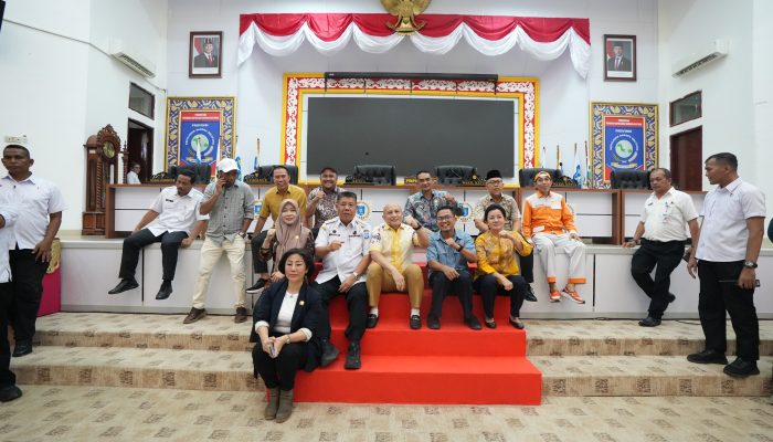 Pimpinan DPRD Babel dan Gubernur Temui Mahasiswa UBB yang Berdemo di DPRD Babel