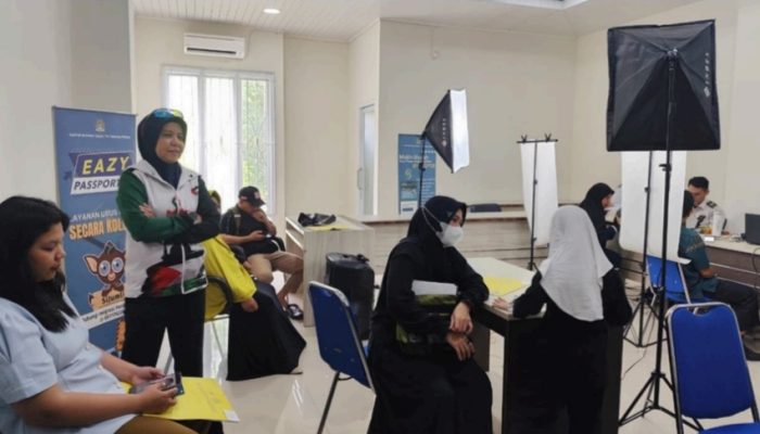 Kanwil Ditjenim Kepulauan Bangka Belitung Monitoring Layanan Paspor Perdana di MPP Bangka Barat