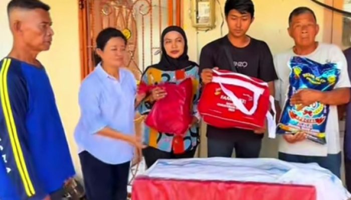 Wakili Gubernur, Rina Tarol Salurkan Bantuan bagi Korban Kebakaran di Bangka Selatan