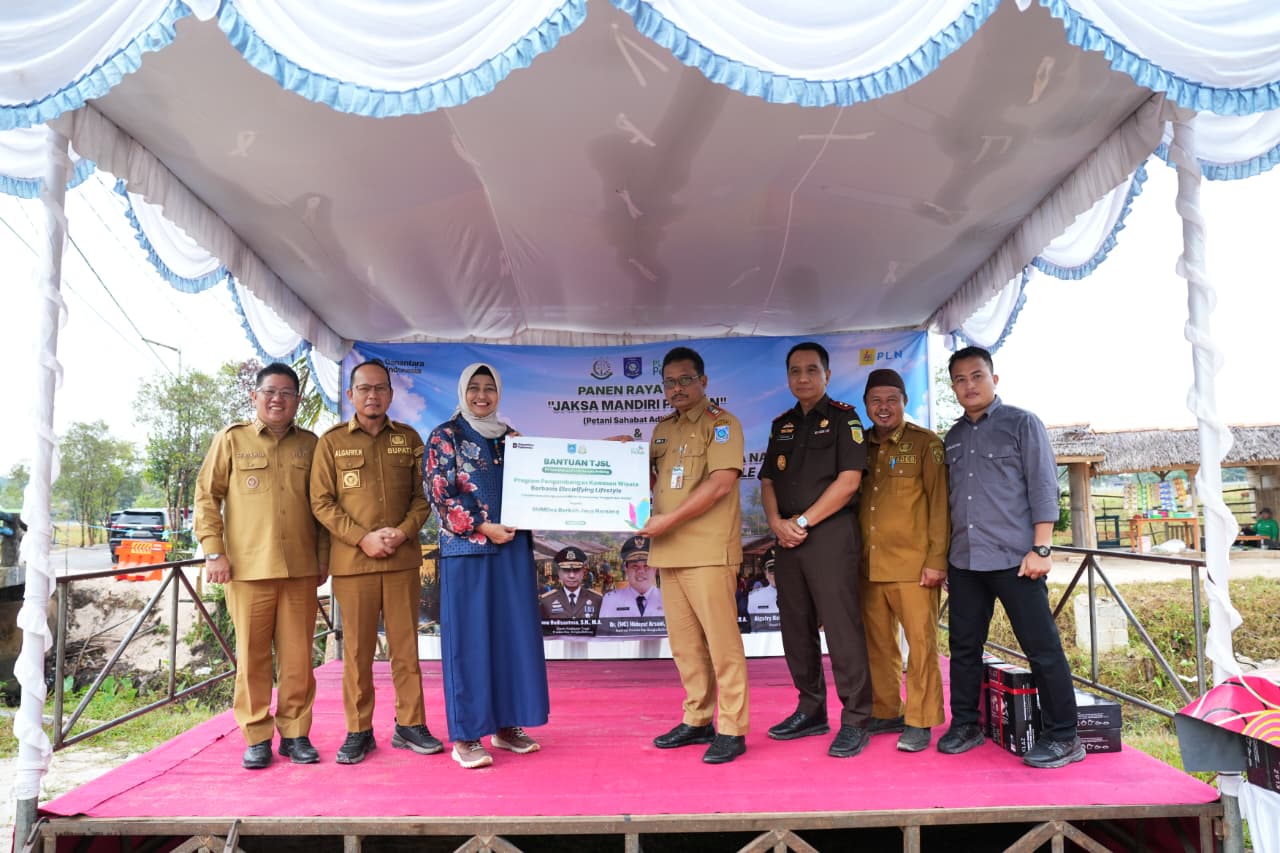 PT PLN (Persero) Unit Induk Wilayah (UIW) Bangka Belitung meresmikan Program Tanggung Jawab Sosial dan Lingkungan (TJSL) Transformasi Energi untuk UMKM Wisata yang Tangguh dan Andal (Terang Wisata) di kawasan Wisata Sawah Pelangi, Desa Namang, Kabupaten Bangka Tengah, Selasa (28/7).