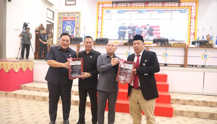 Serahkan Ranperda Perubahan APBD 2026 dan APBD 2027, Gubernur Hidayat: Uang Rakyat Harus Kembali ke Rakyat