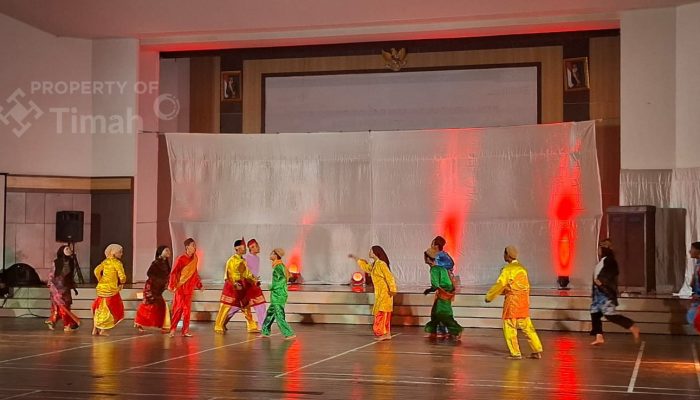 Kain Cual Bercerita di Panggung Seni, PT TIMAH Dukung Kreativitas Seniman Bangka Barat