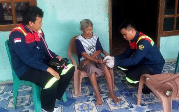 Tim ERG PT TIMAH Berikan Pelayanan Kesehatan Gratis untuk Ratusan Warga Terdampak Gempa di NTT