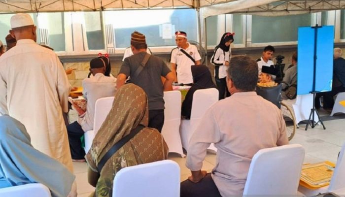 Dekatkan layanan kepada masyarakat, Kanwil Imigrasi Babel monitor paspor ceria di Sungailiat