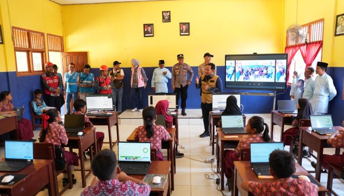 PLN UIW BABEL PERKUAT LITERASI & DIGITALISASI MEDIA PEMBELAJARAN DI SDN 01 LEPAR MELALUI PROGRAM TJSL