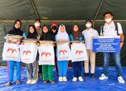 Bantu Anak Kembali Bersekolah, PT TIMAH Salurkan 210 Paket Seragam di Dusun Serdang
