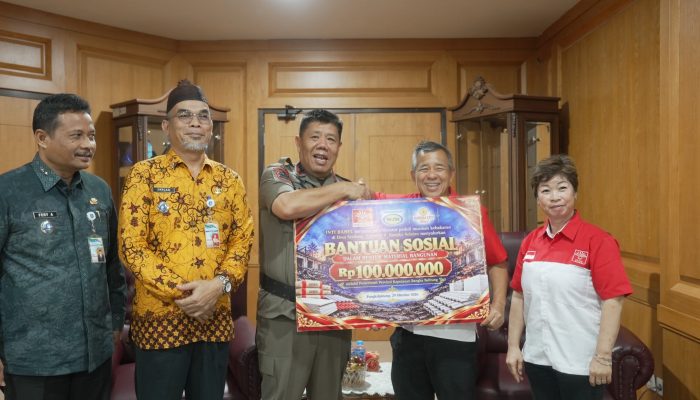 Apresiasi INTI Babel, Gubernur Hidayat Arsani Terima Bantuan untuk Korban Kebakaran di Desa Serdang